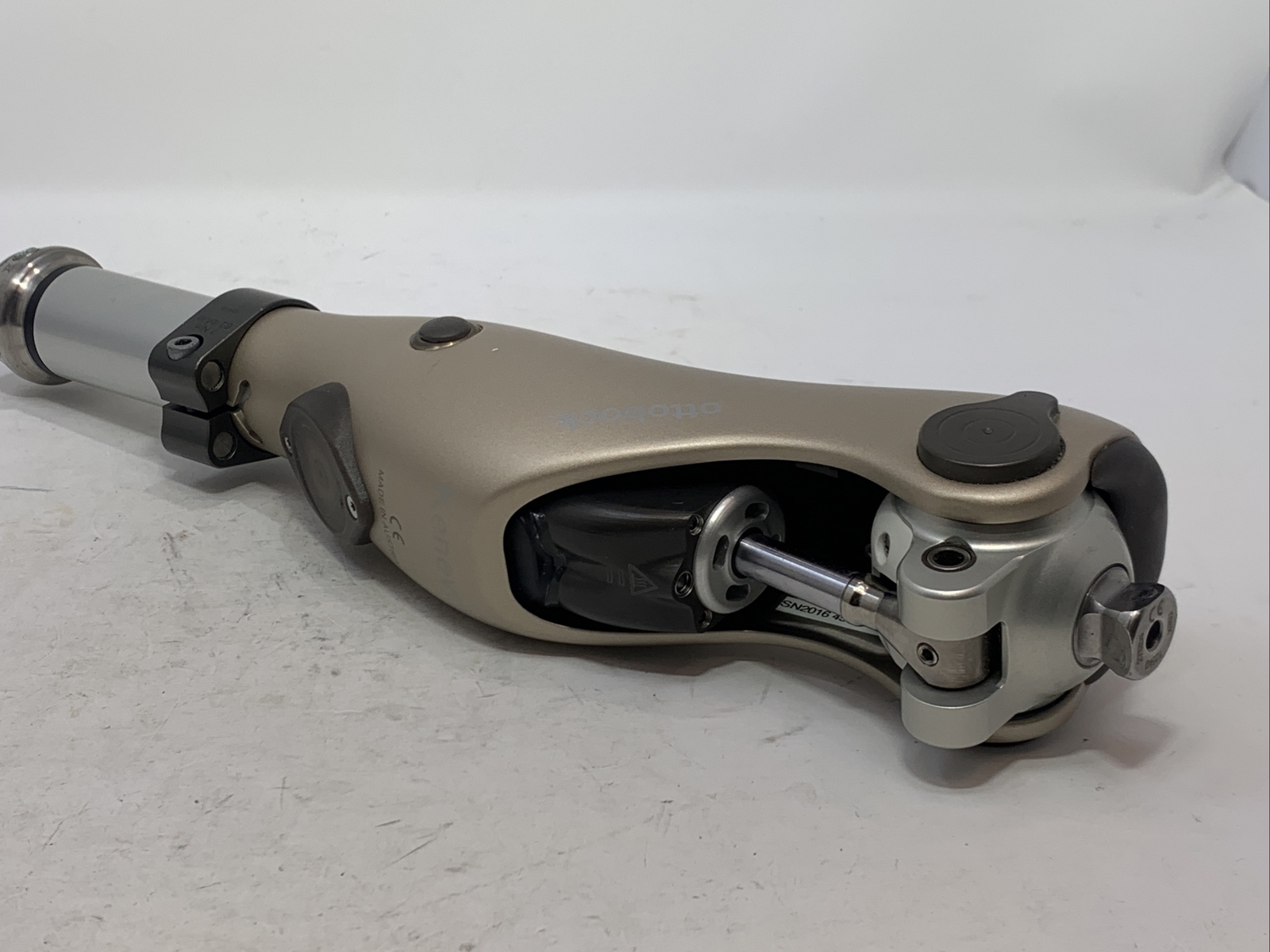 ottobock otto bock 2016 kenevo microprocessor prosthetic knee. perfect condition