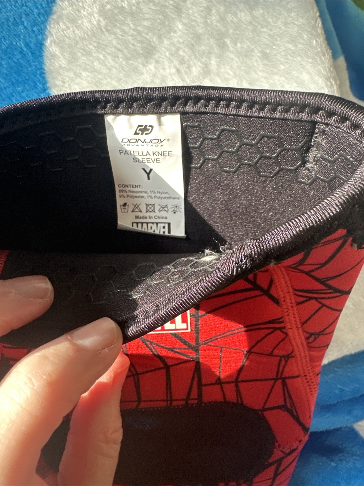 Donjoy Advantage Marvel Spiderman Patella Knee Sleeve, YOUTH, Mild Support, NEW