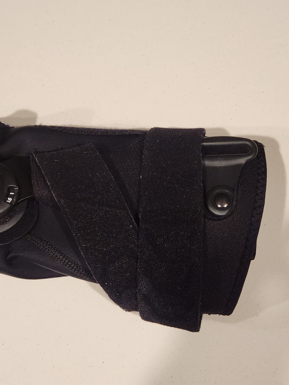 Breg Freestyle OA Medial Knee Brace – Left Leg, Medium – Osteoarthritis Support