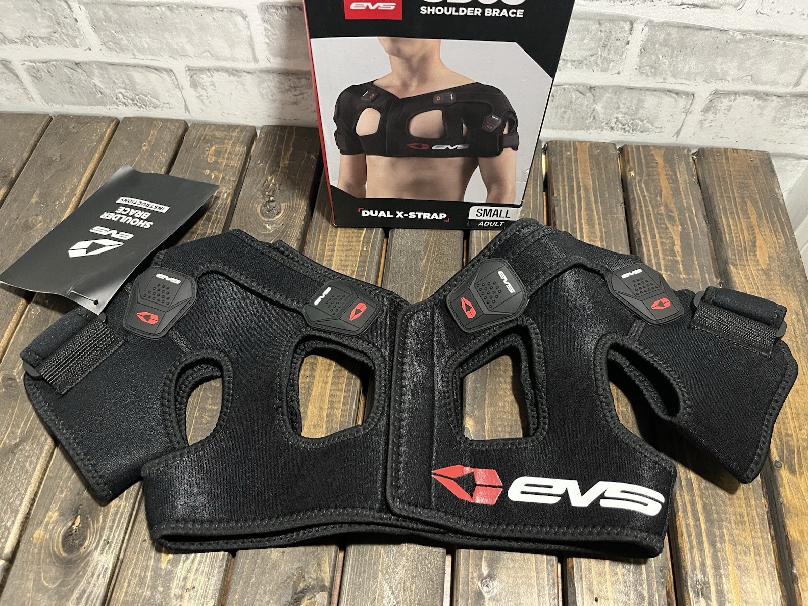 EVS SB05 Bilateral Shoulder Stabilizer Brace Black, Dual X-Strap – Sz. Small