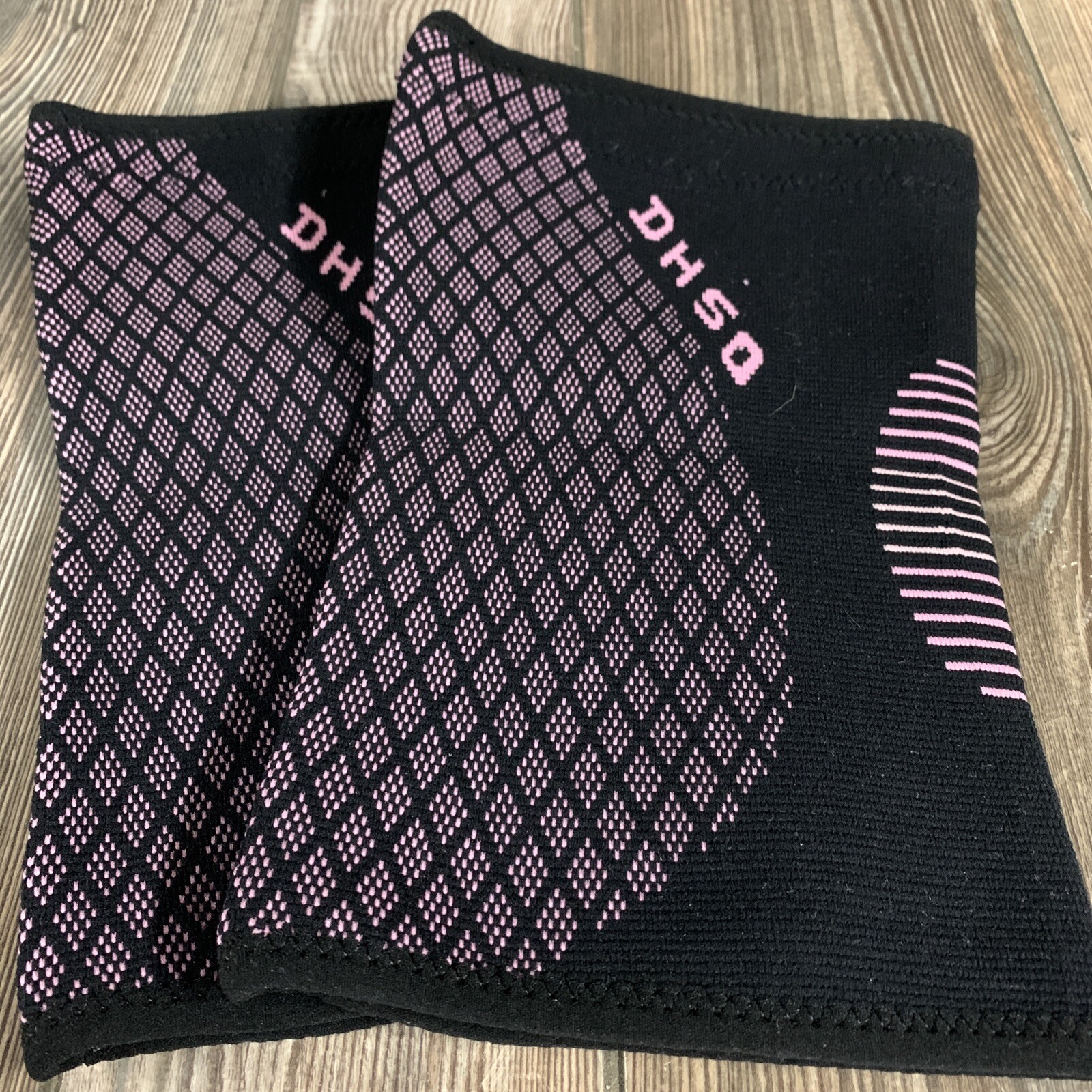 DHSO Knee Brace Compression Sleeve Knee Support 2 Pack Large Promotes Muscle
