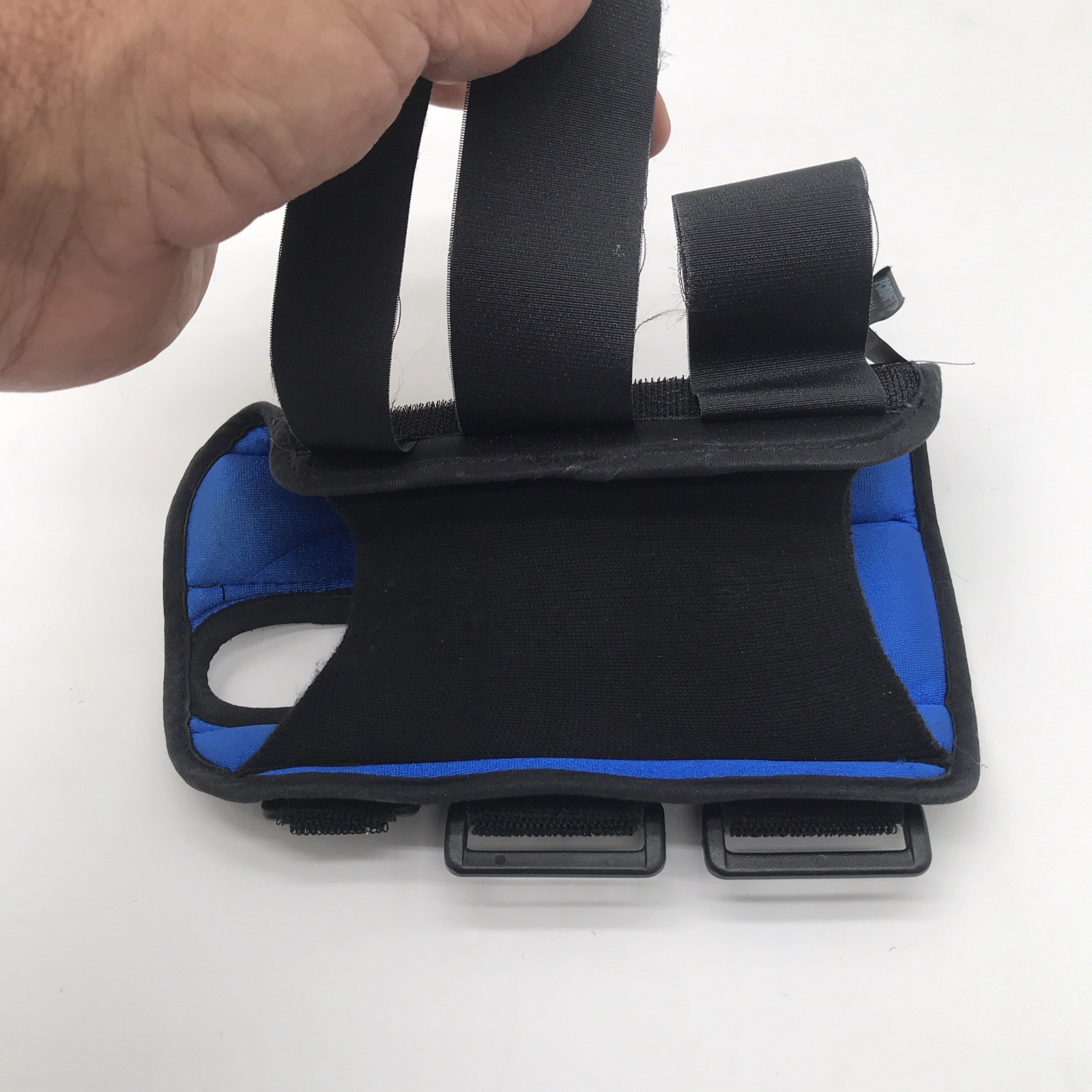 Formfit Small Adjustable Wrist Brace for Stabilization, Black/Blue