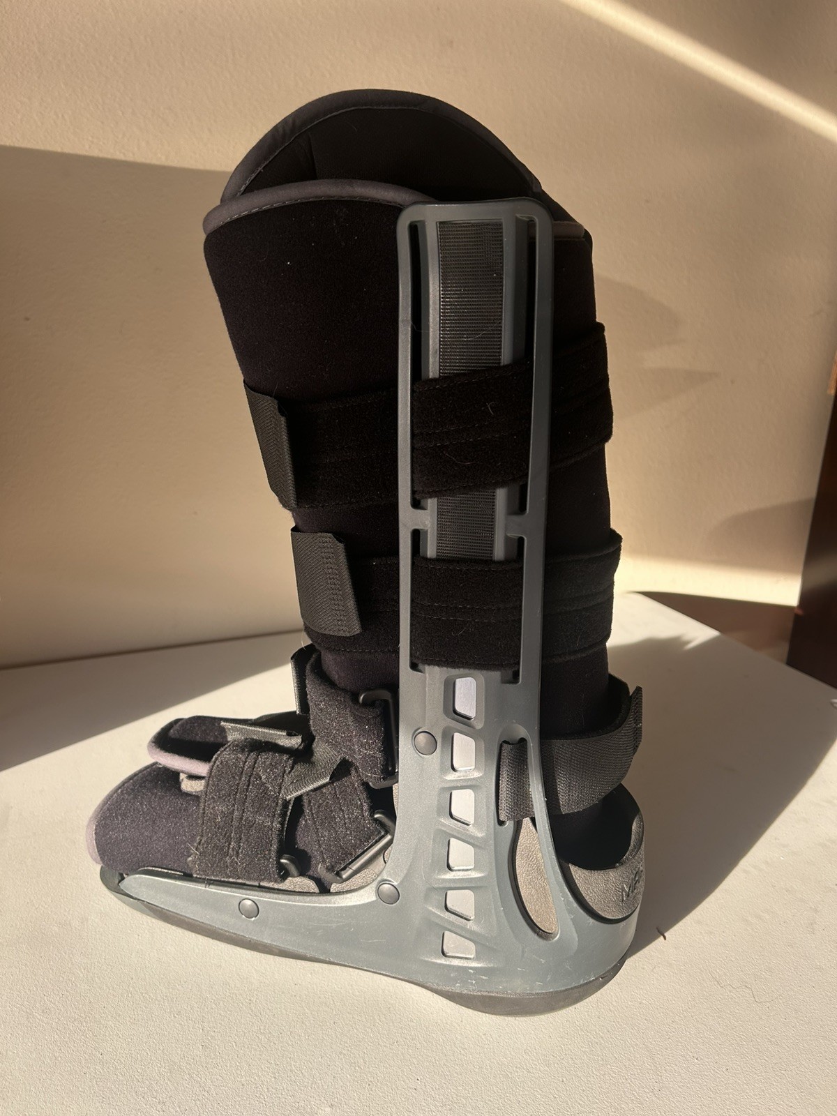 DONJOY Maxtrax 2 Walking Boot Air Walker Orthopedic Foot Ankle Brace Cast Medium
