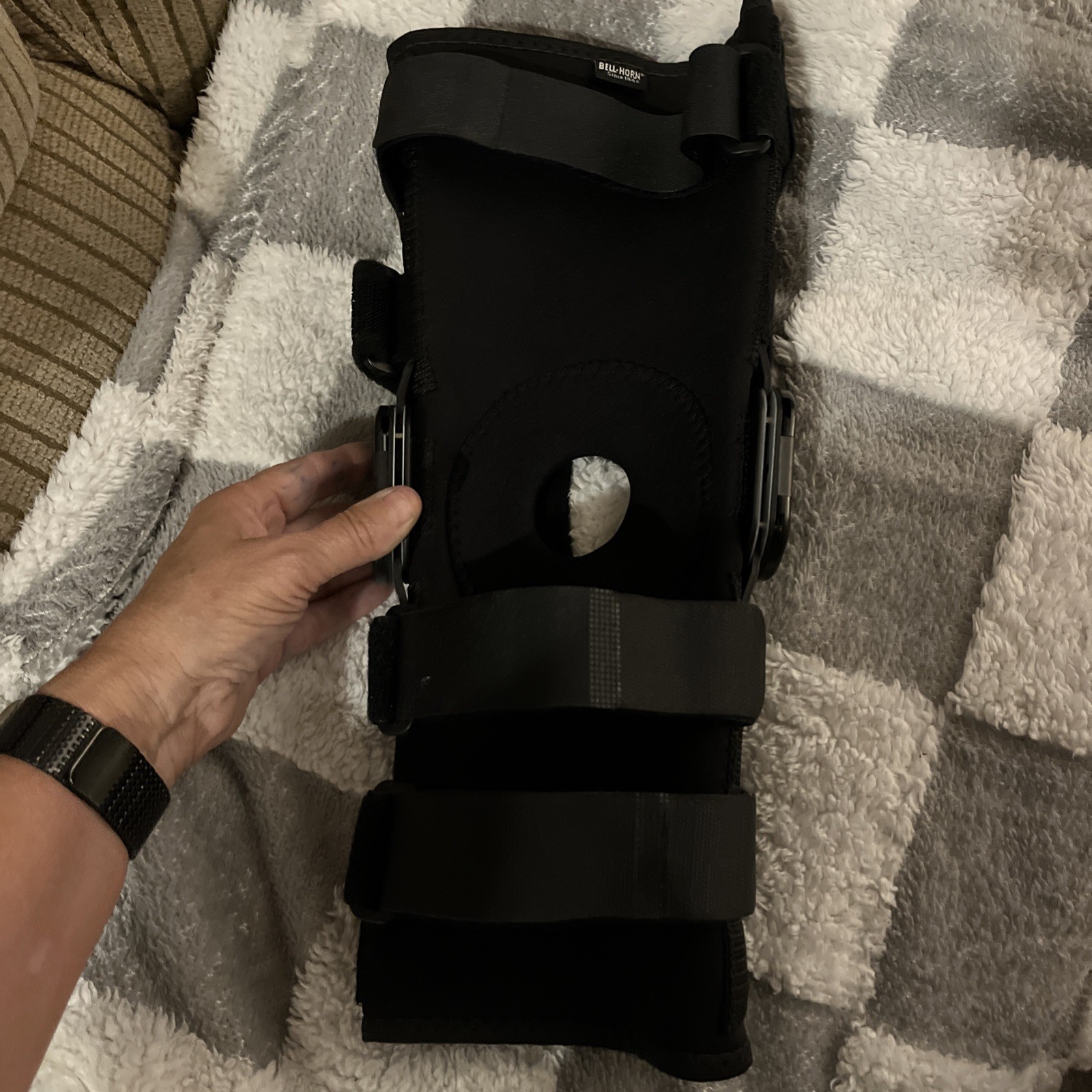 Bell-Horn Range of Motion Knee Brace L1833 Size Medium