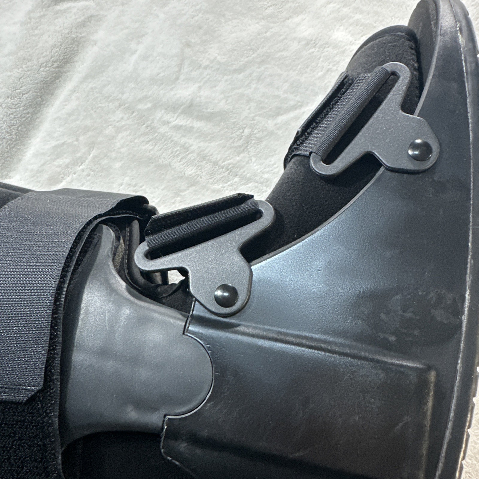 United Ortho Short Air Cam Walker Fracture Boot, MD Medium Black Clean
