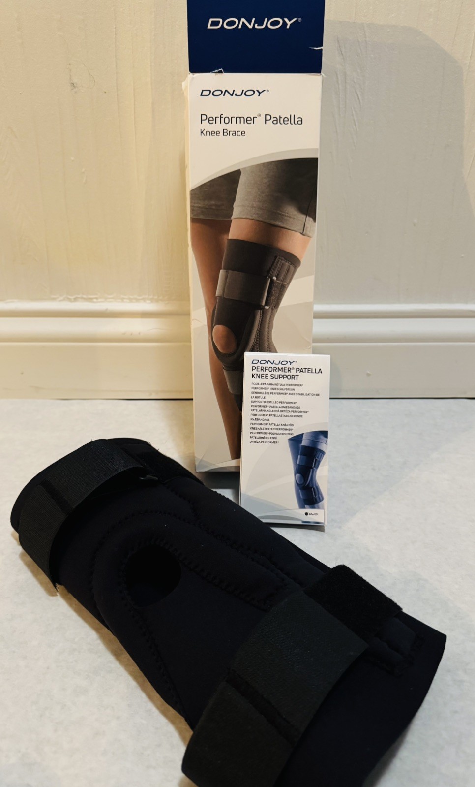 DonJoy Performer Hinged Patella Knee Brace Support Adult Size Medium 81-97485