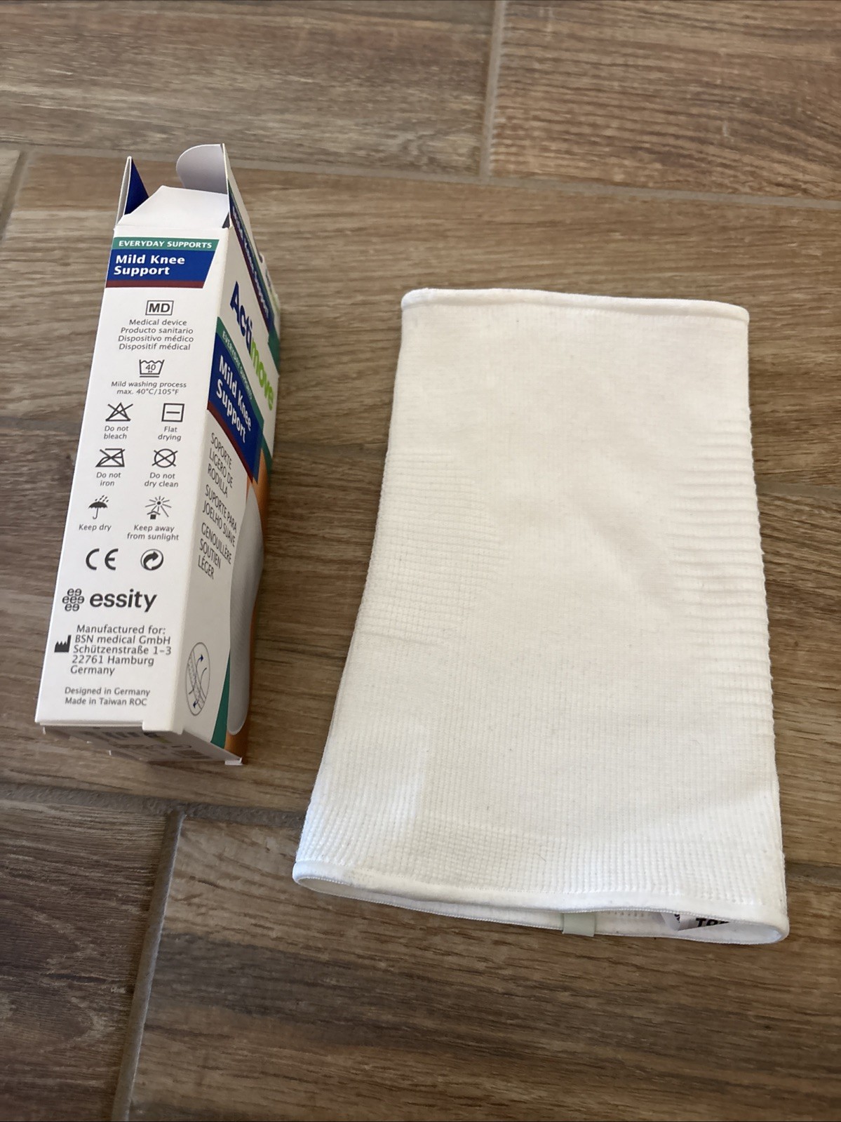 Actimove Everyday Supports Mild Knee Support White Medium