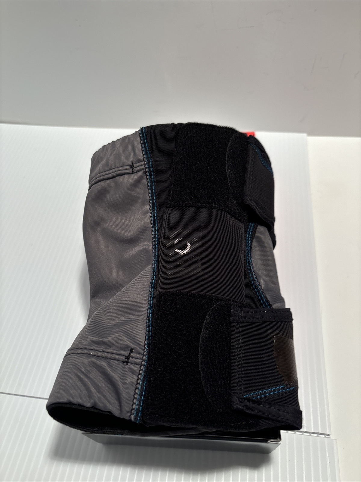 breg 100462-120 knee brace/small/left freesport