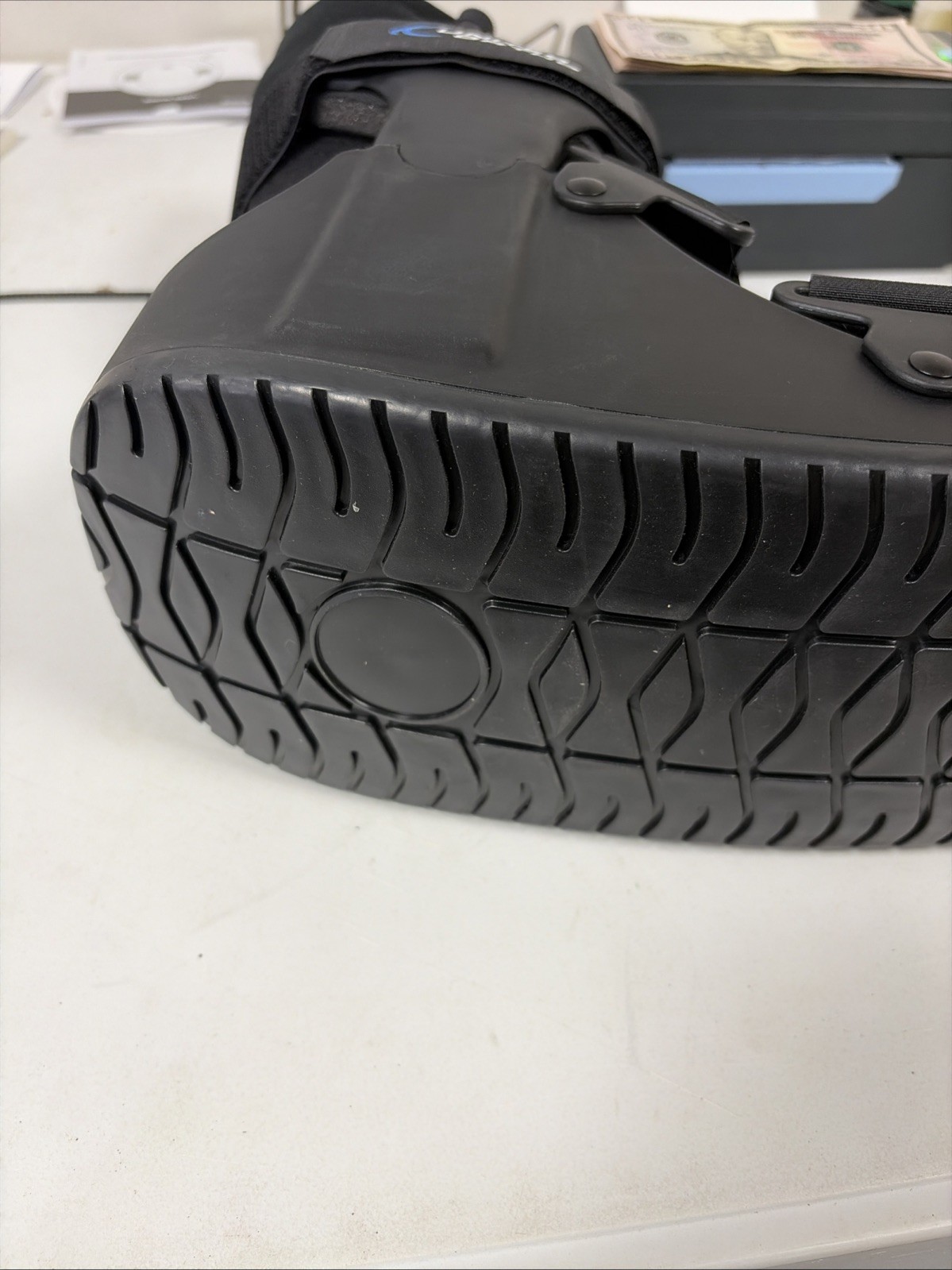United Ortho USA14115 Short Air Cam Walker Fracture Boot, Medium, Black