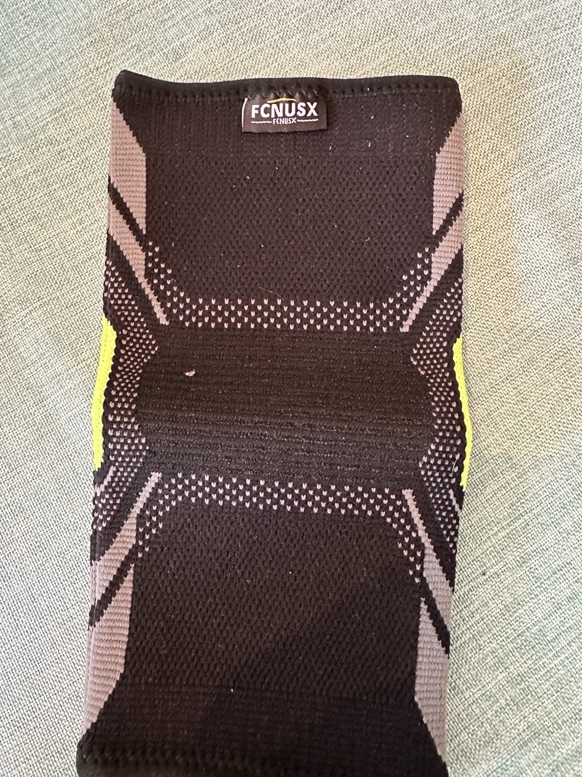 FCNUSX Elbow Braces Medium