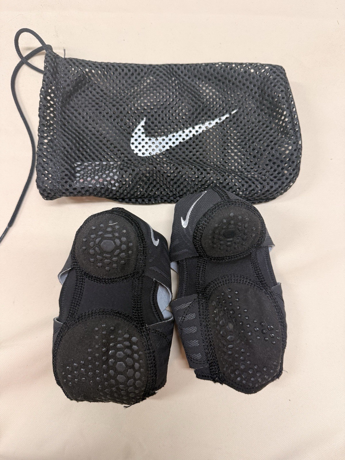 Nike Studio Warp 2 model 629348-010 size XS w/ original Mesh Wash Bag