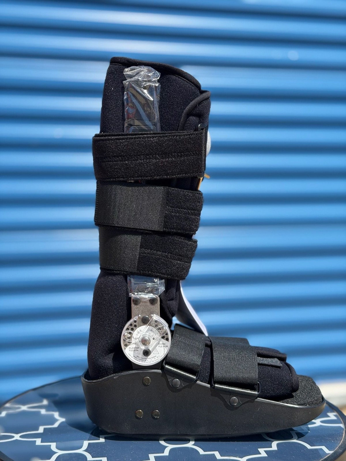 NEW DonJoy Maxtrax ROM Air Walker Boot, Size Medium