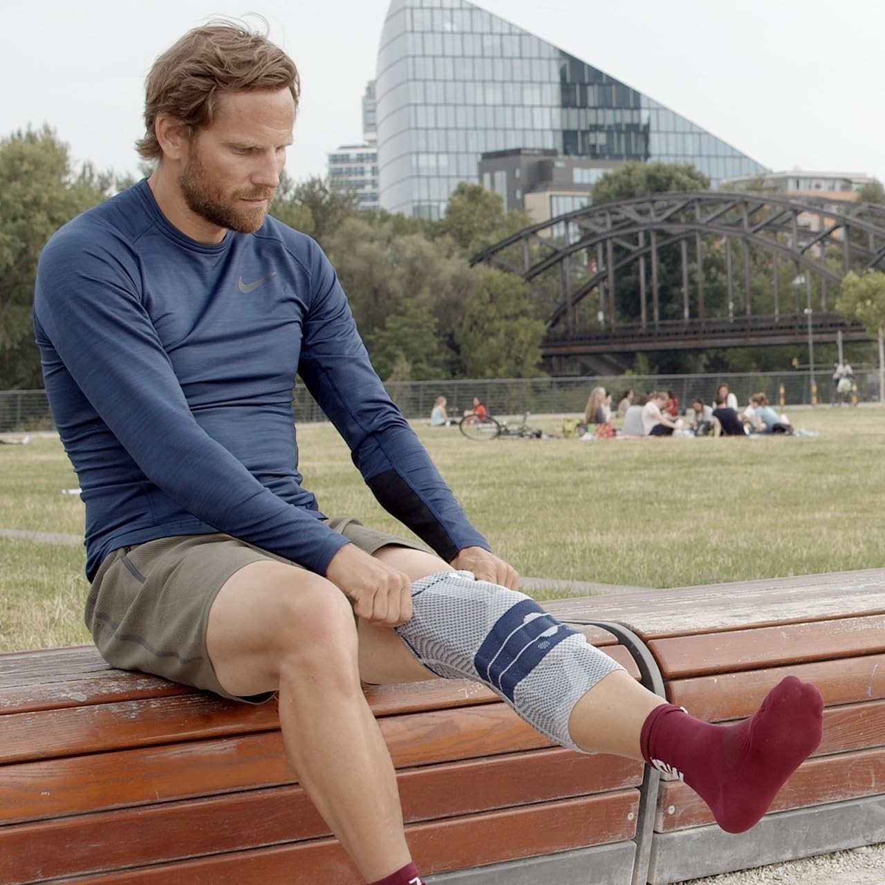 GenuTrain – Knee Brace – Targeted Support for Pain Relief and Stabilization o…