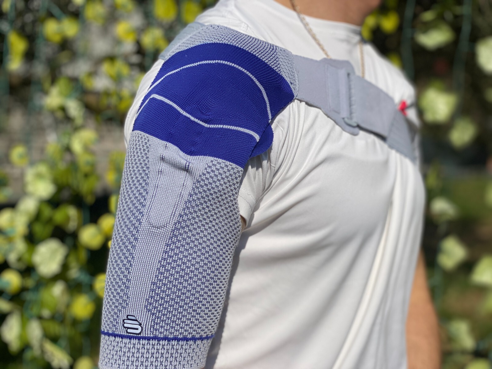 Bauerfeind OmoTrain® S Shoulder Brace Pain Relief Strained Shoulder Size 1