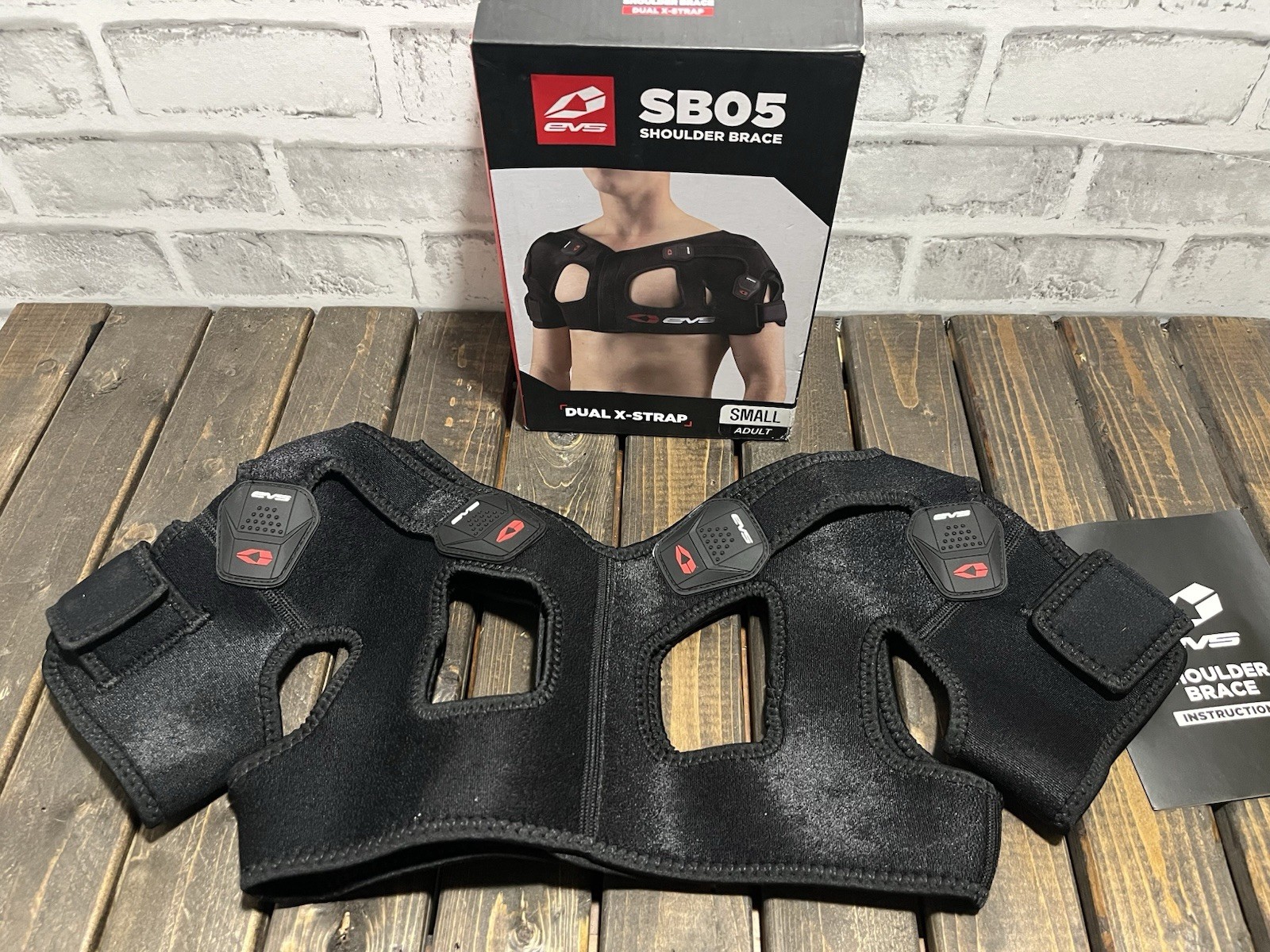 EVS SB05 Bilateral Shoulder Stabilizer Brace Black, Dual X-Strap – Sz. Small