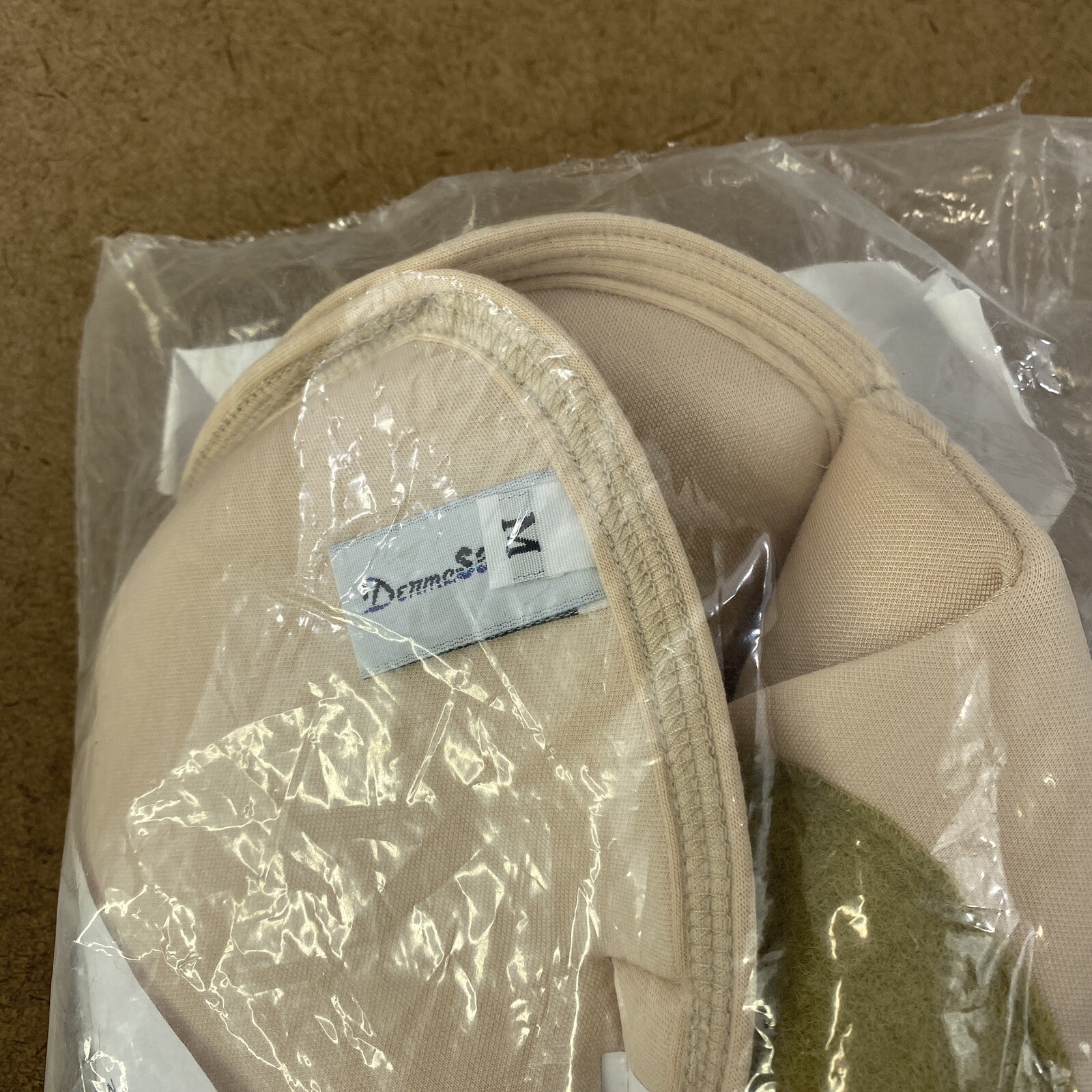 DermaSaver Size Medium (12″-14.5″) Beige Stay-Put Heel Protector – HP1300 NWT