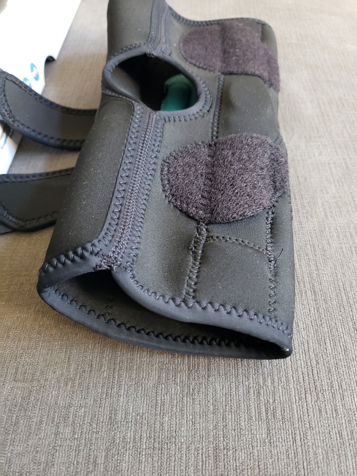 Ossur Form Fit Hinged Pull-On Lateral Left Knee J Brace Size Small – OPEN BOX