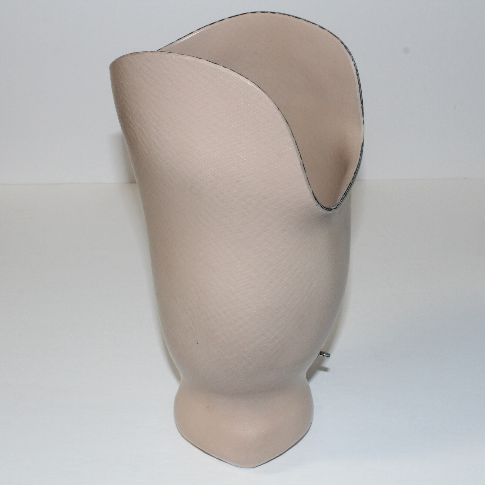 PROSTHETIC LEFT BELOW KNEE LEG SOCKET w OTTOBOCK BASE & VACUUM PORT H=11″ D=4.5″