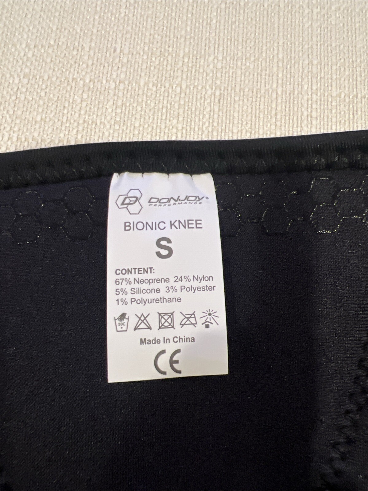 DONJOY BIONIC KNEE BRACE SMALL, BLACK *DISTRESSED PKG