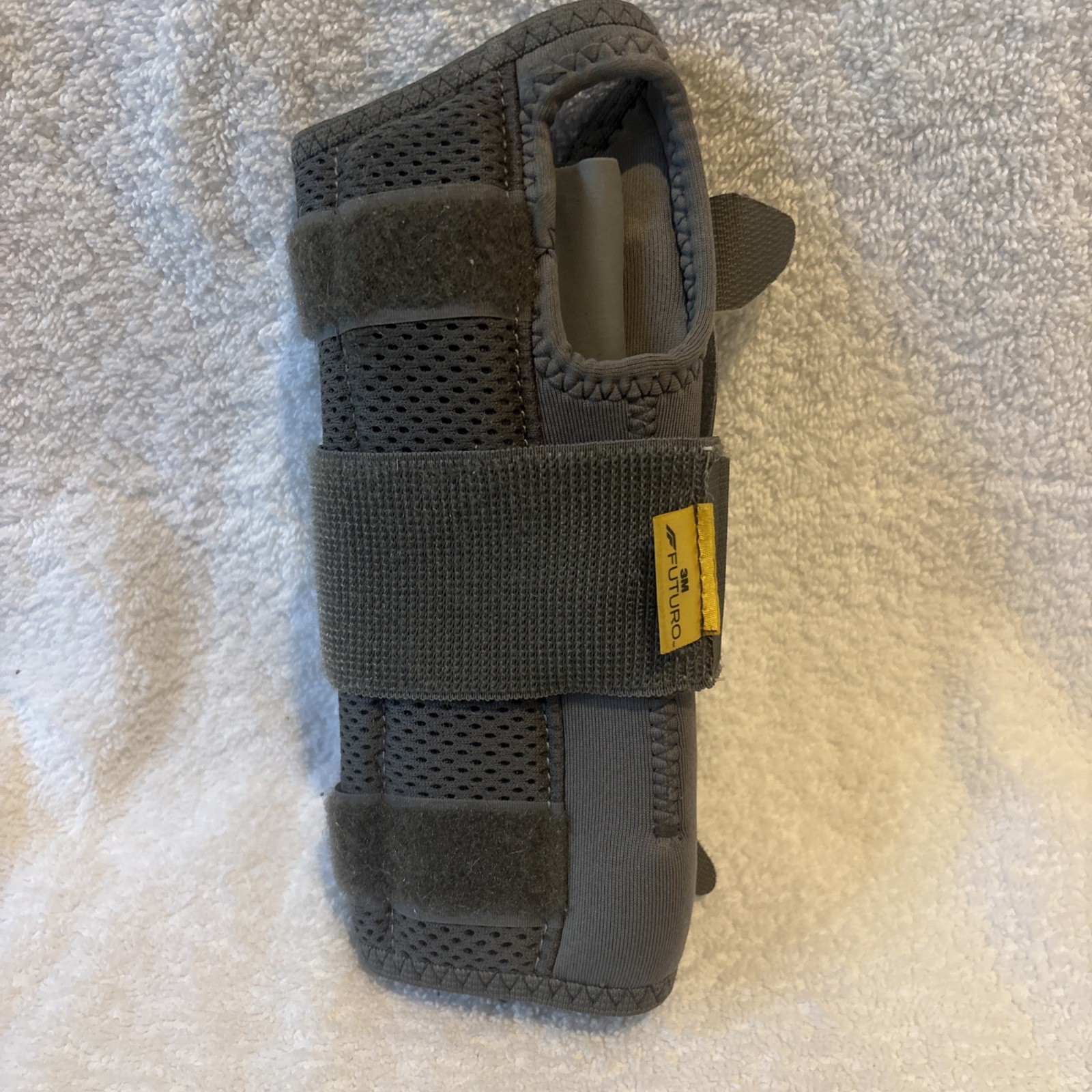 3M Futuro Deluxe Wrist Stabilizer – Left Hand – Adjustable Sizing – Gray