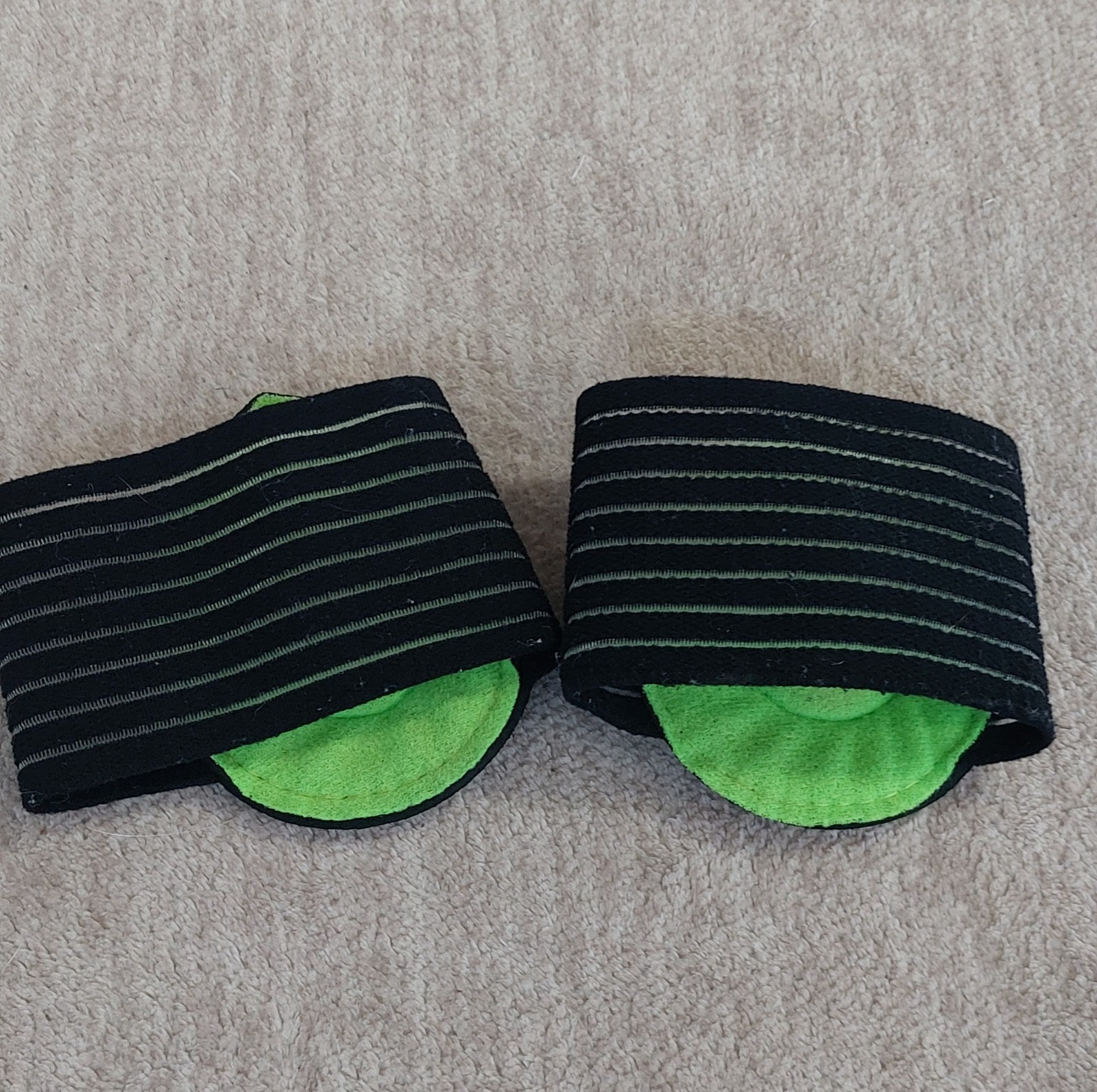 Original Struts Green And Black Wearable Arch Supports Cushions One Size Unisex