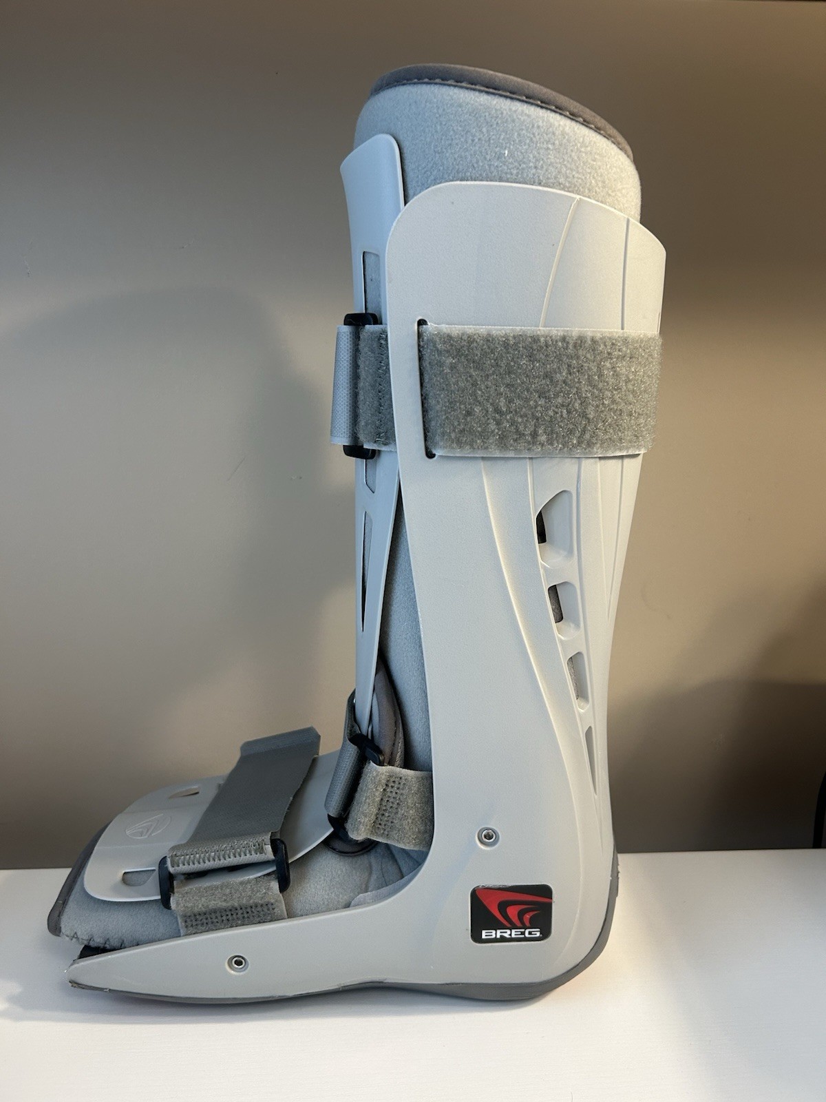 BREG Walker Genesis 3 Strap Tall Boot Orthopedic Walker Boot Size Medium Gray