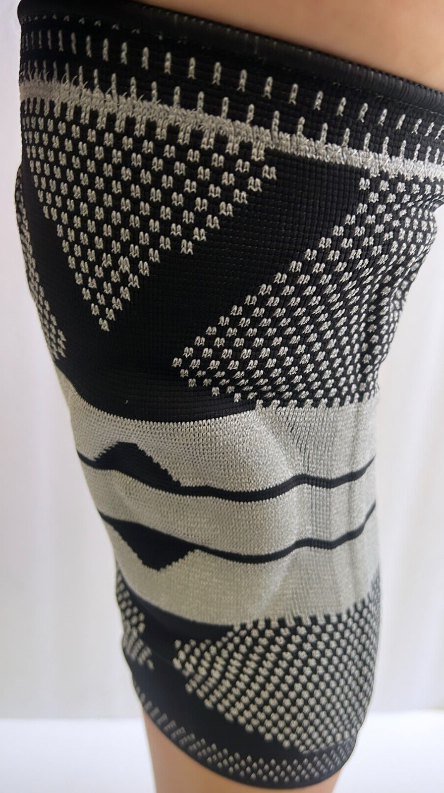 Knee Brace Compression Sleeve – Knee Pads Braces for Men Women Medical Grade – L