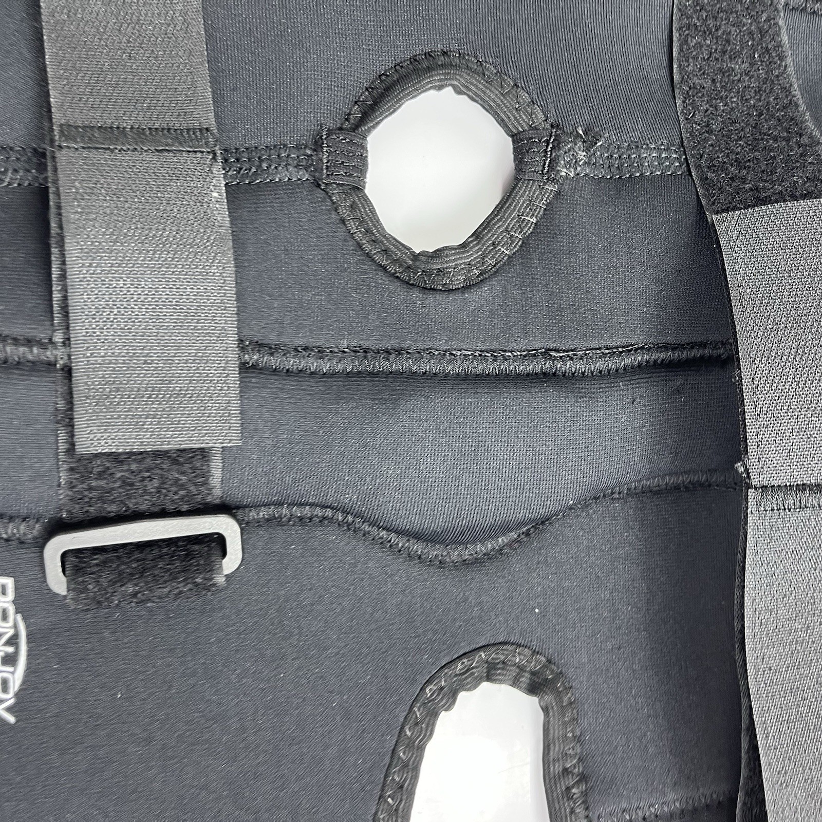 Donjoy Sports Hinged Knee Wrap Size S