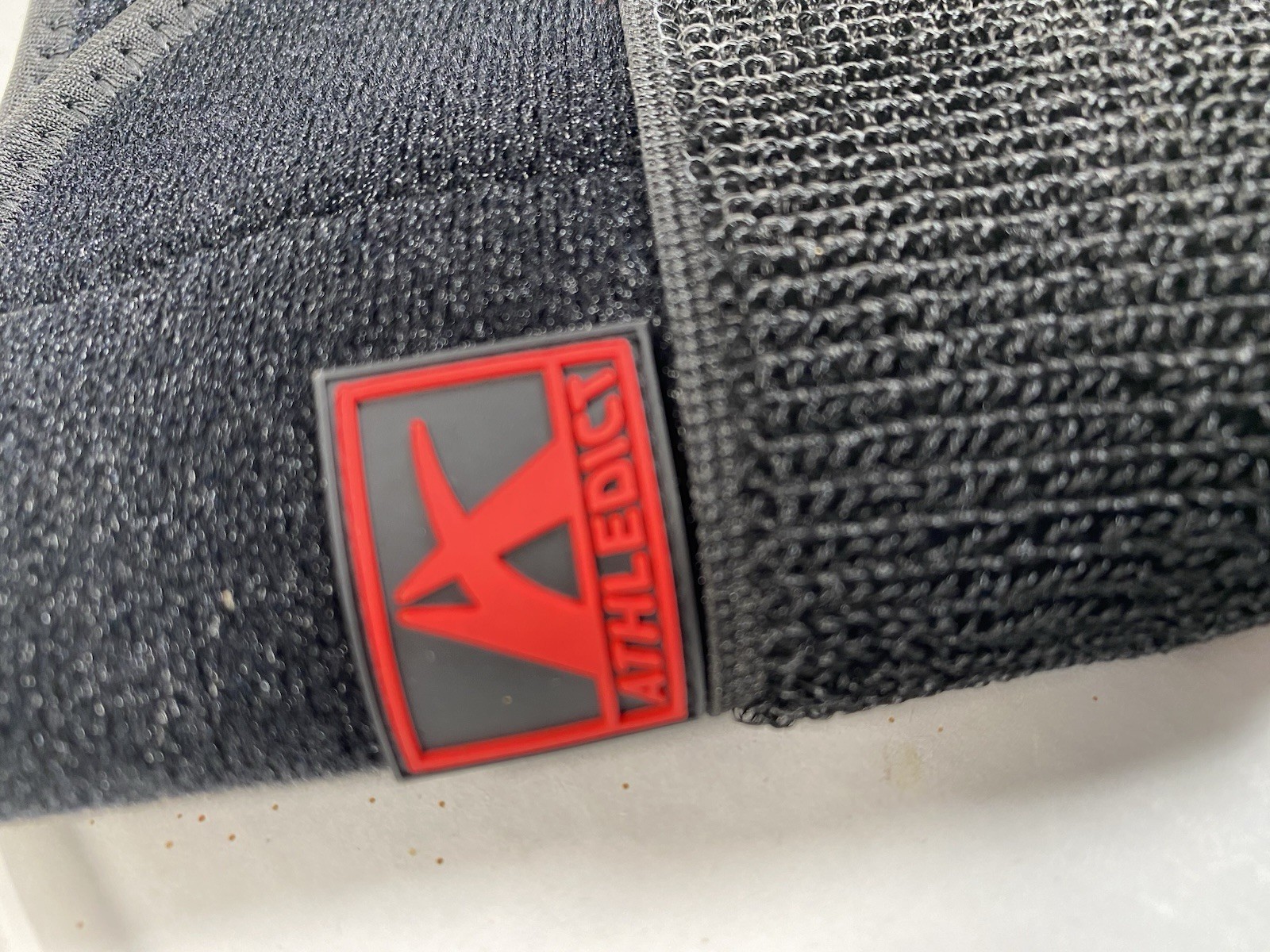 Athledic Knee Brace Compression Sleeve XXXL Black / Red