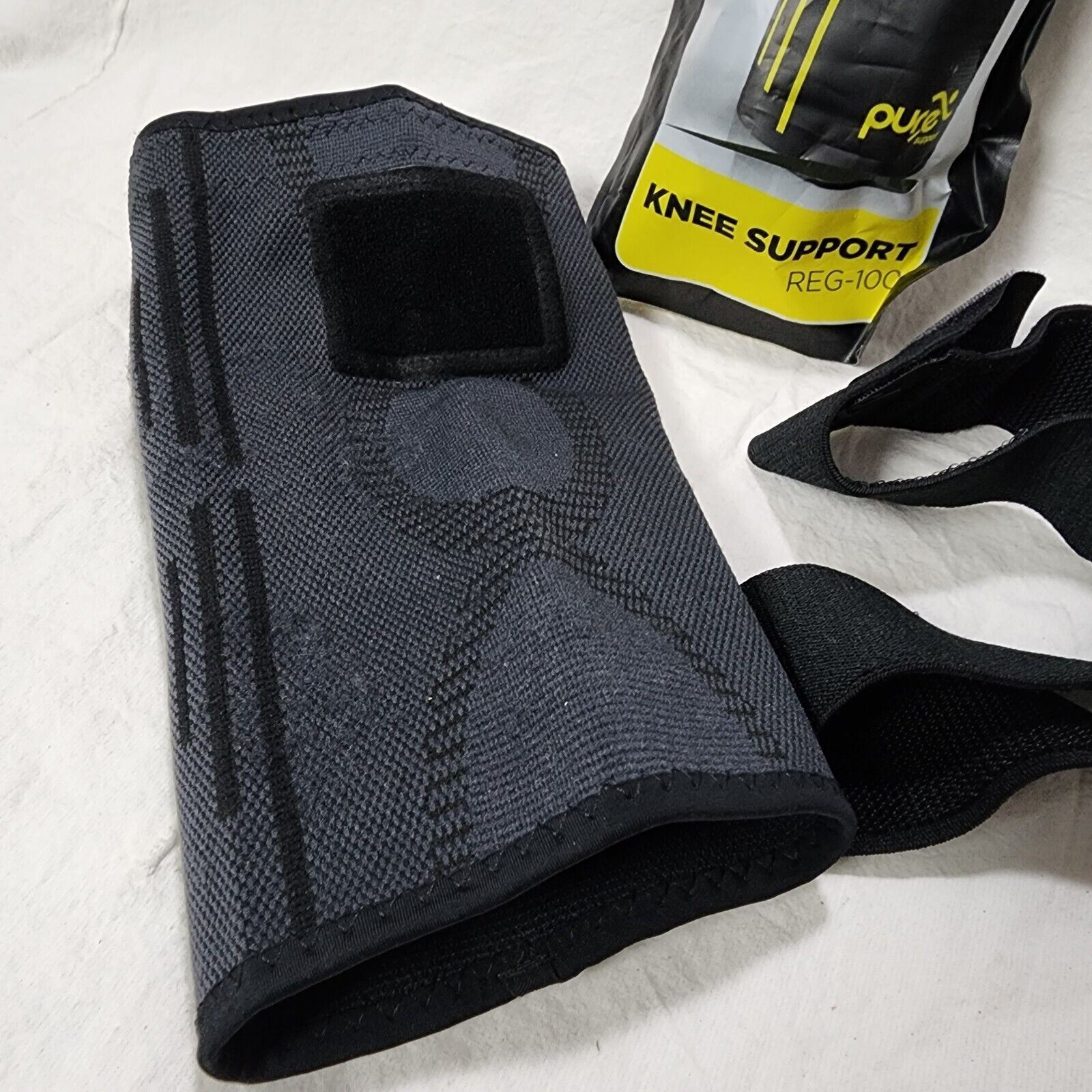 Pure Support Knee Reg -100, Black Strap, Medium