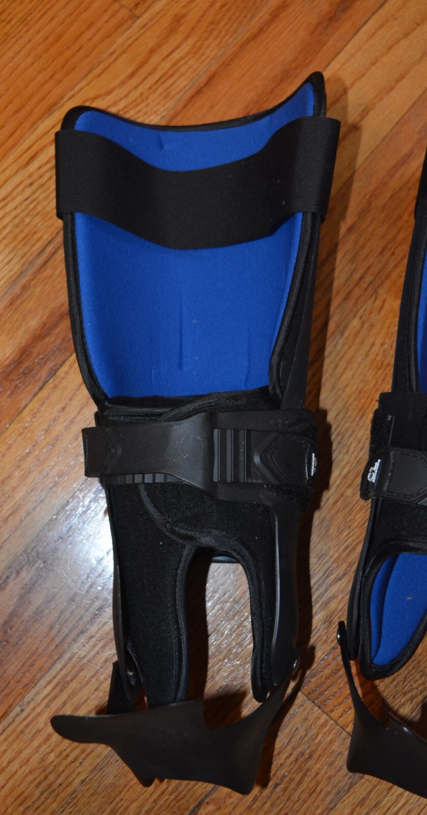 Medical CL ComfortLand Foot/Calf Brace Left & Right SMALL Heel PAD