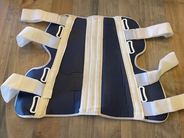 Knee Immobilizer / Brace, 18″ long with adjustable straps, lightweight