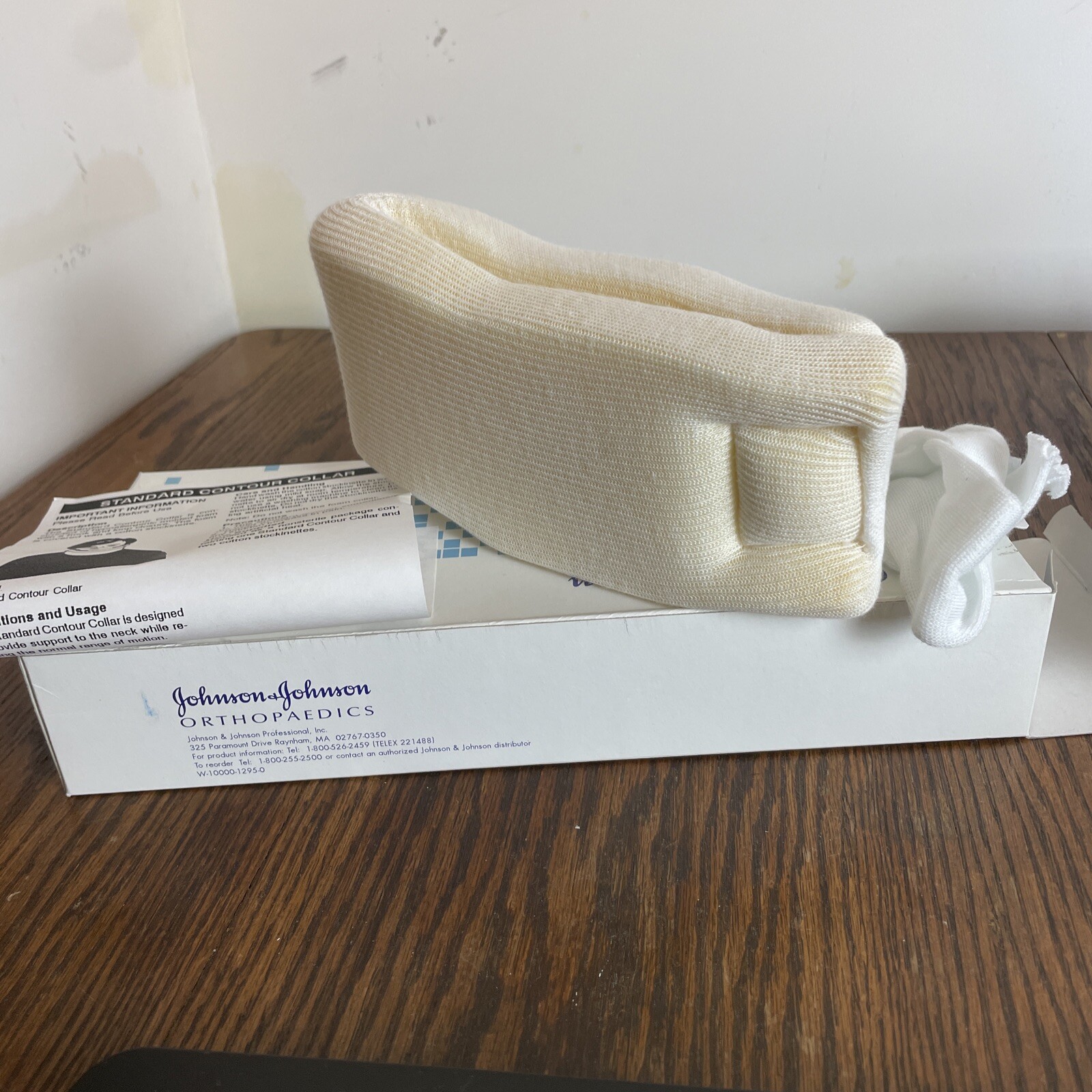 Johnson & Johnson Contour 3.5” Cervical Collar Neck Support 20733 Soft Density