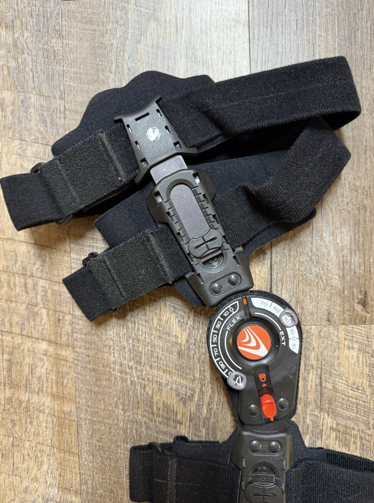 Breg T-Scope Premier Post-Op Elbow Brace – Left – Black W/ Support Strap