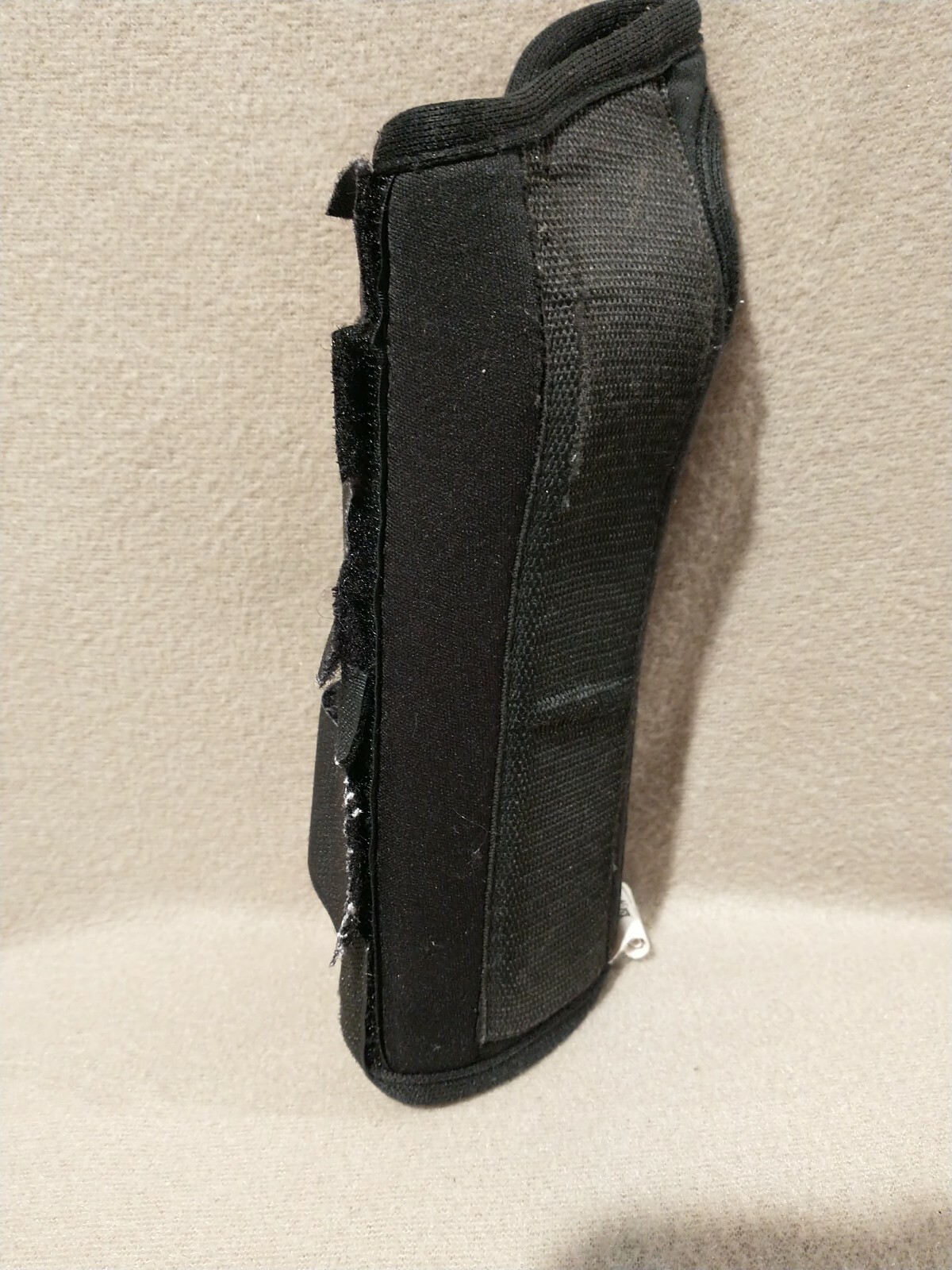 FLA Orthopedics Prolite 9″ Wrist Splint Black Right hand Size Medium