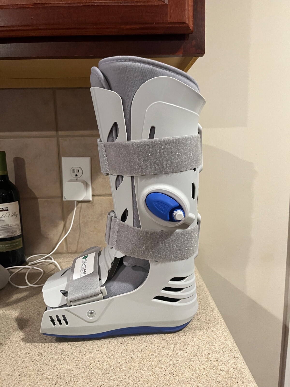 DeRoyal MEDIUM Full Shell Walker Boot w/Air Pumps – Stabilization