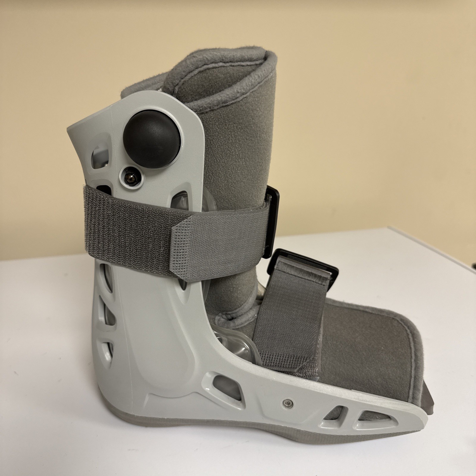 Aircast AirSelect Medium Standard Walker Boot Fracture Recovery Ankle Support