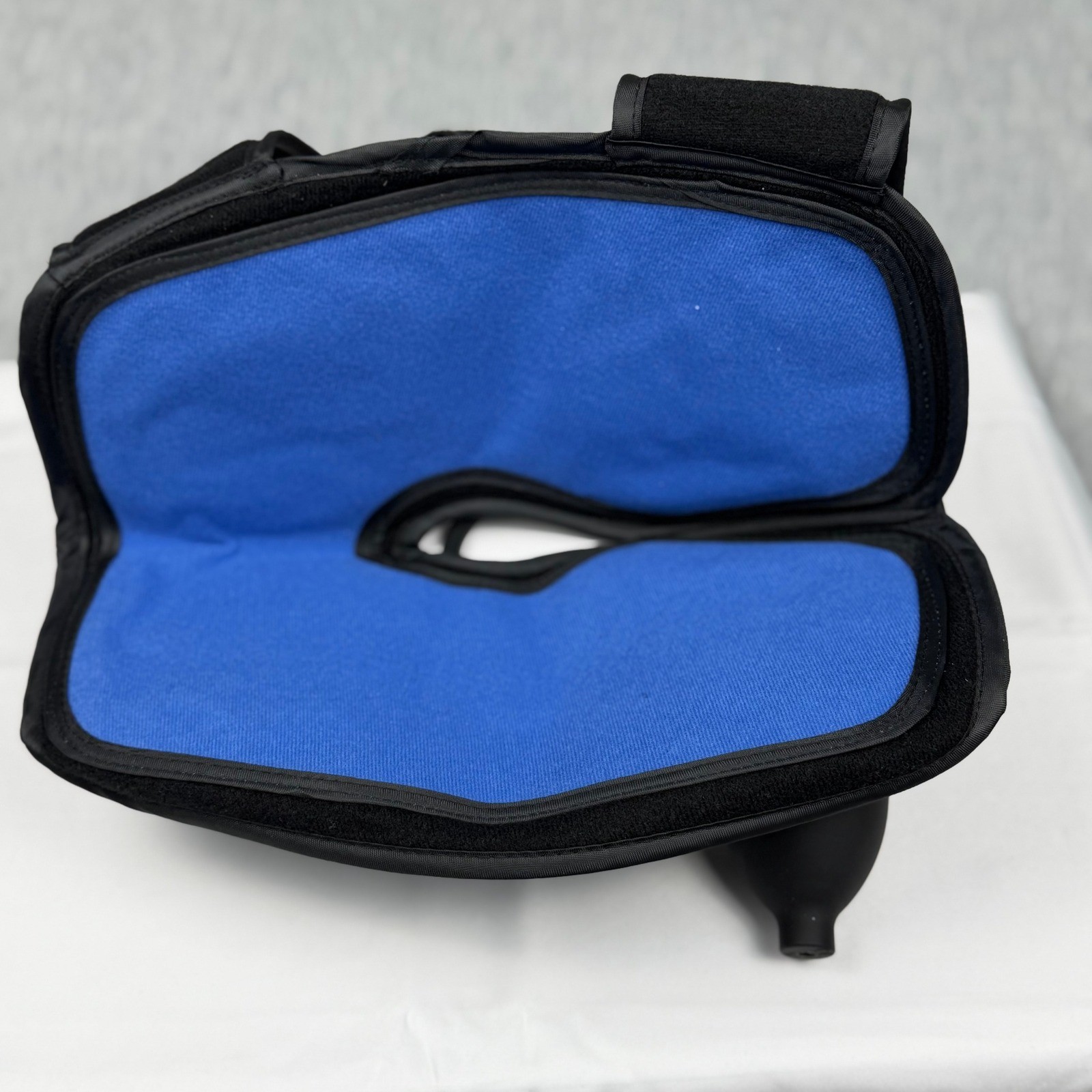 Inflatable Cold Compression Knee Wrap Brace with Hand Pump Black Blue Adjustable