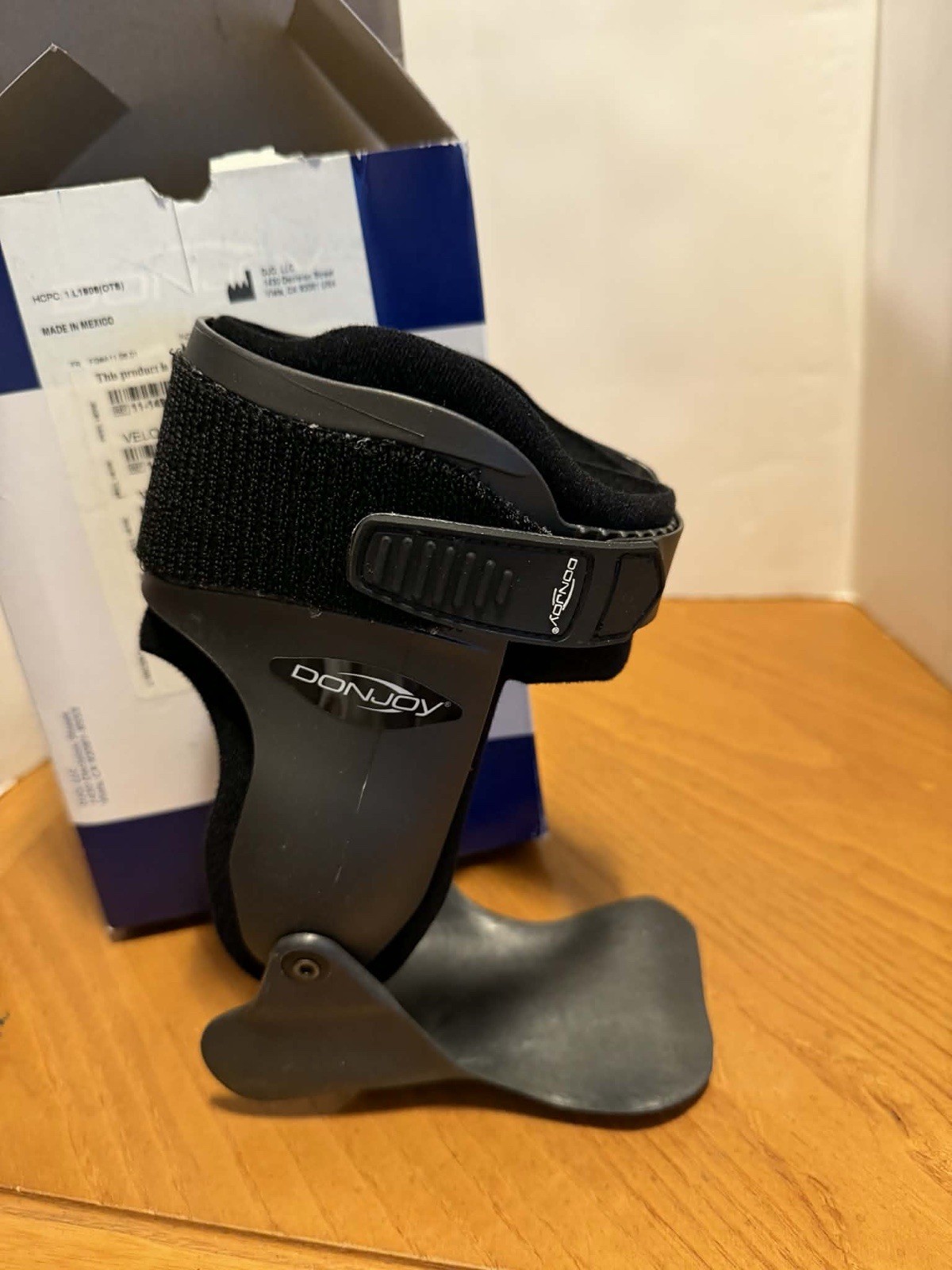 DonJoy Velocity LS Wide Right Medium Black 11-1492-3-06000
