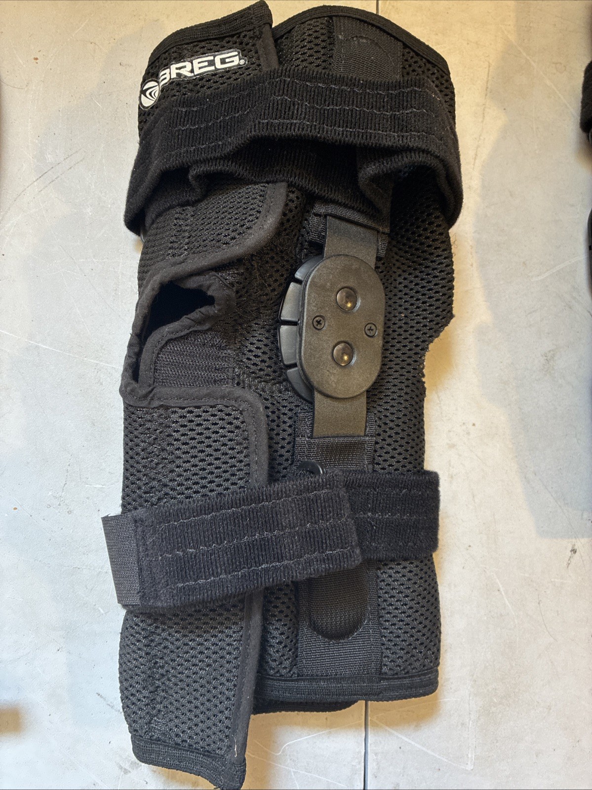 Breg Short Runner Wrap Around Hinged Air Mesh Knee Brace Size Medium