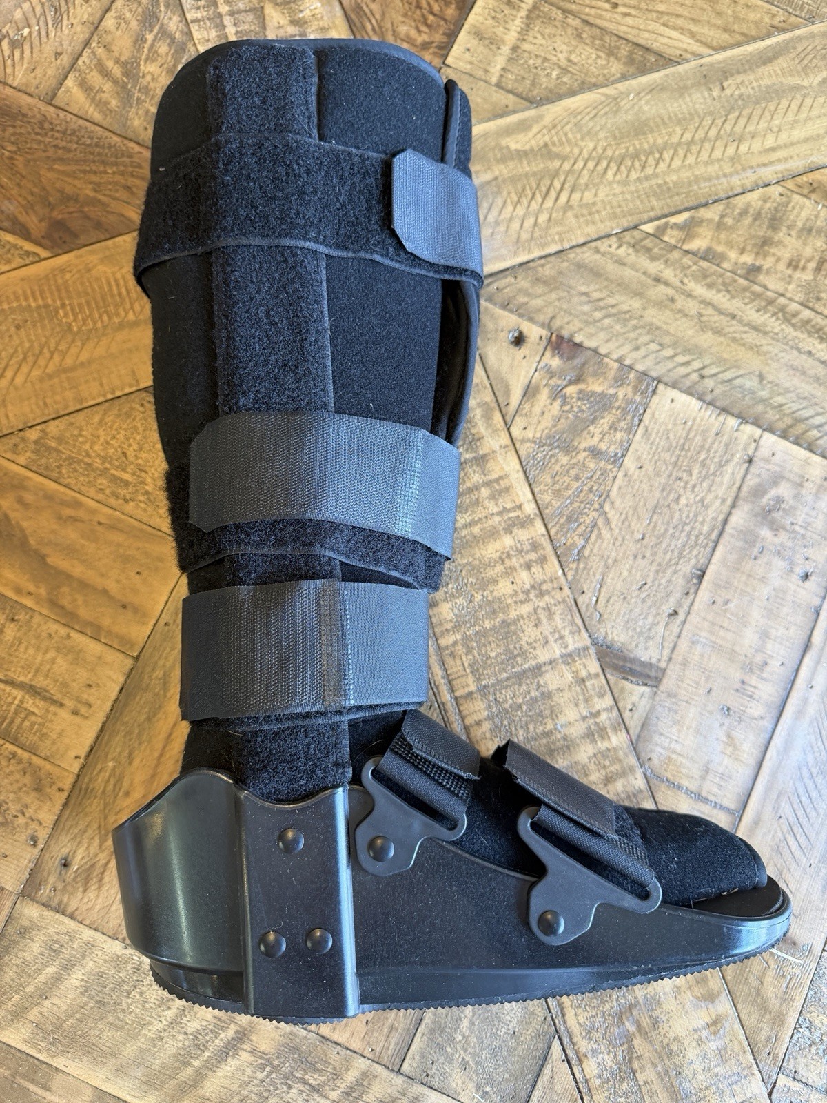 Walking Boot By Medline Full Length Size Medium Side Bars Straps No Pump Comfort