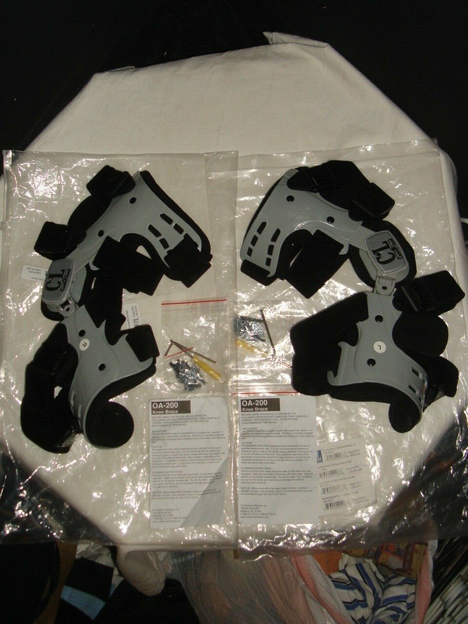 New Comfortland OA-200-L and R Knee Brace And Tool Kit