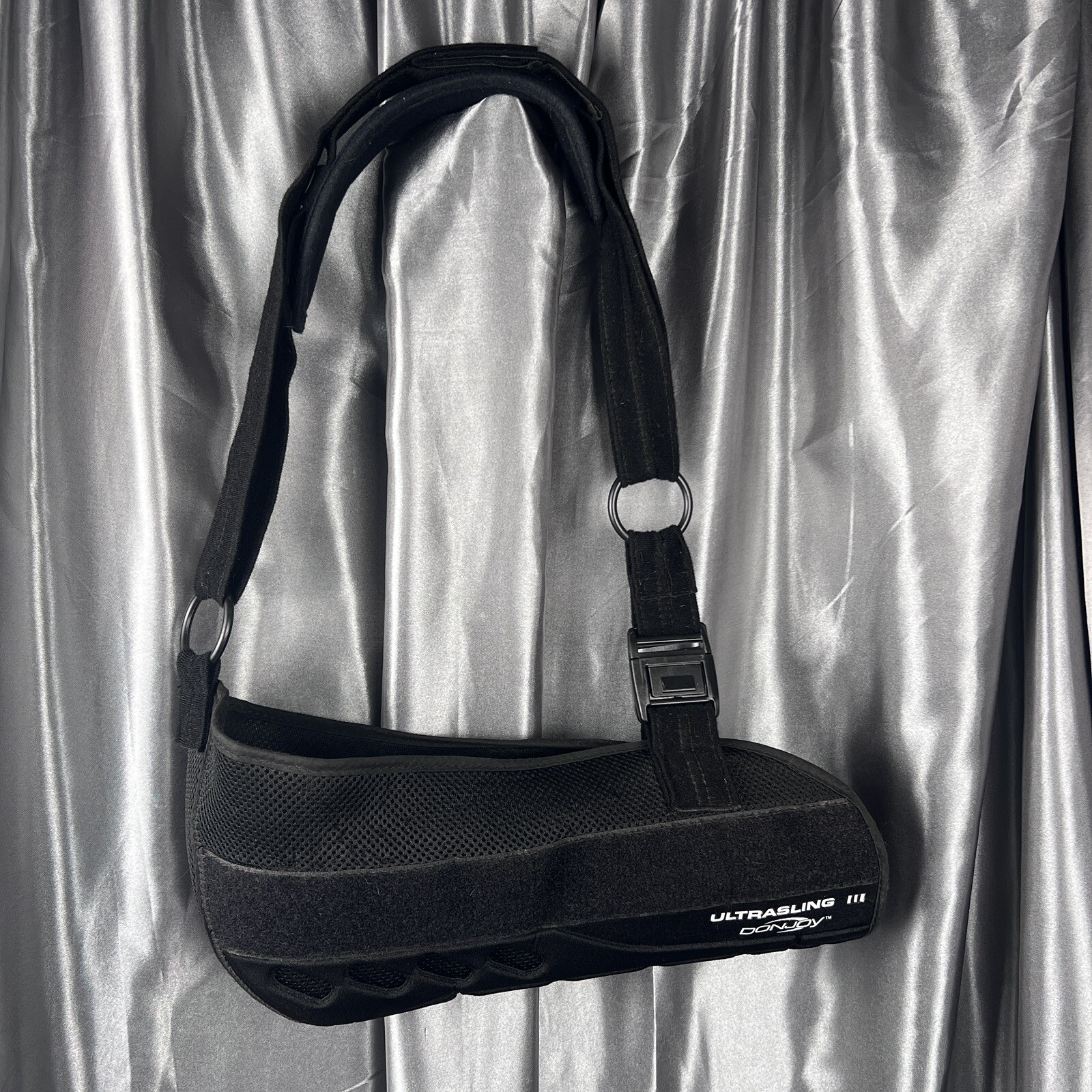 Donjoy Ultrasling III Size Med Black Adjustable Arm Sling – No Pillow Reversible
