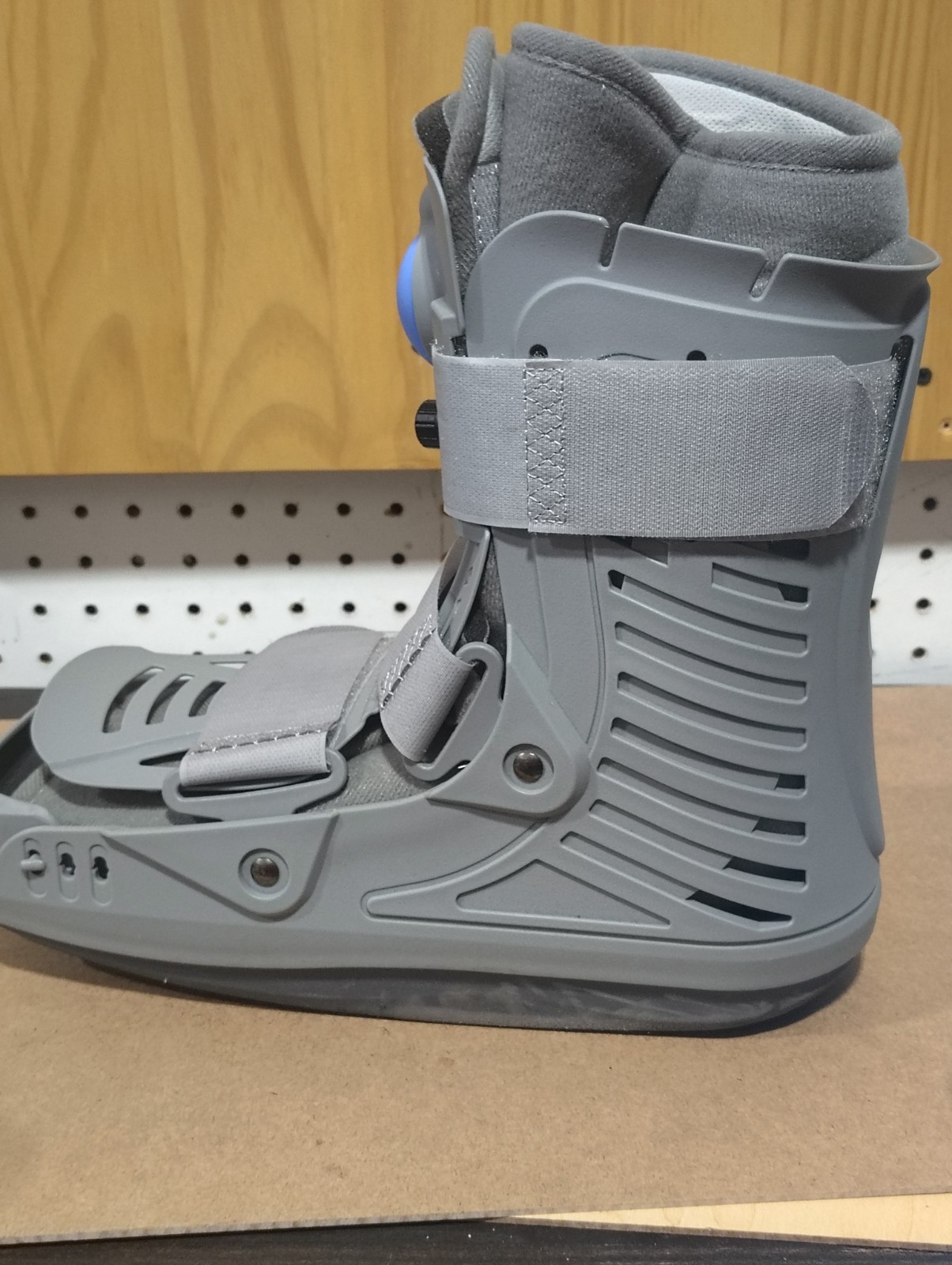 United Ortho USA16117 360 Air Walker Ankle Fracture Boot, Large, Floor Model