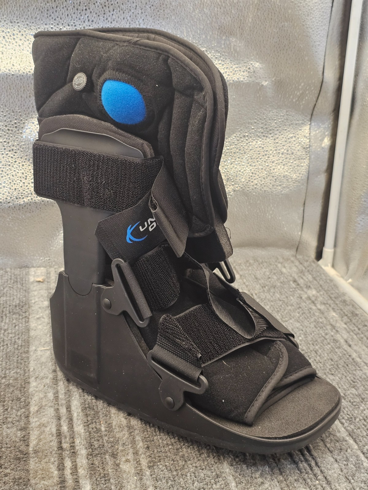 United Ortho Short Air Cam Walker Fracture Boot, Medium, Black