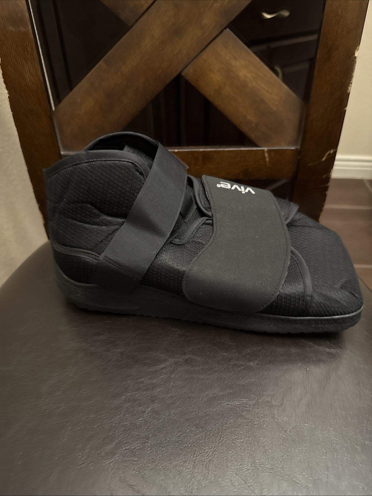 VIVE Closed Toe Post Op Shoe Square Toe-Light Weight Right/Left, Unisex. Large