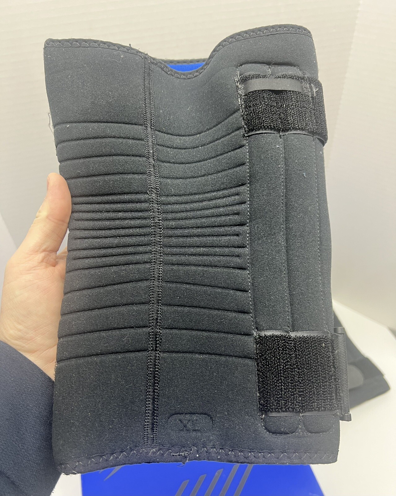 Pair NEO MAX 3 Dimensional Molding Tech Stabilized Knee Support XL BLACK 16-17.5