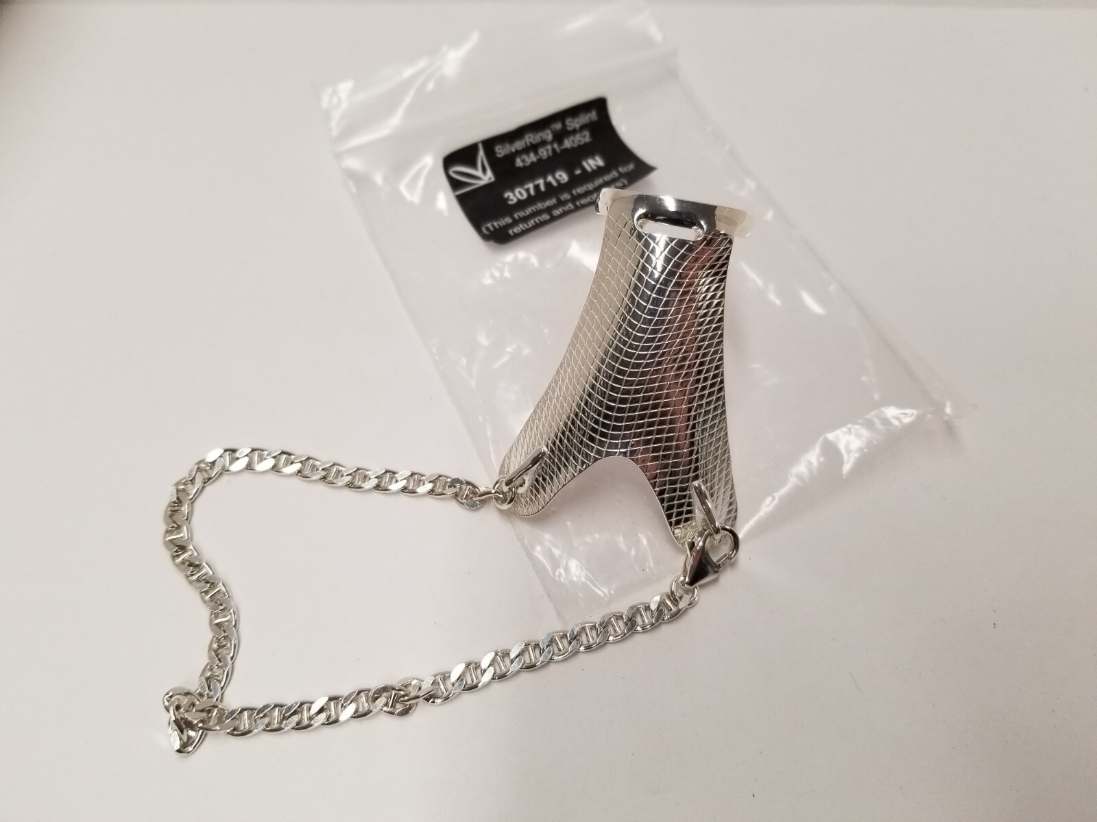 SilverRing Stable Thumb Splint with PVX (Hole Size 13) & Chain Bracelet