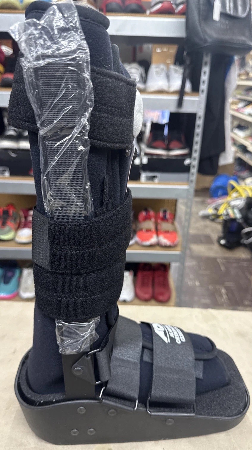 MaxTrax Medium Air Walker Brace/Walking High Boot Closed Heel With Pump 75-95415