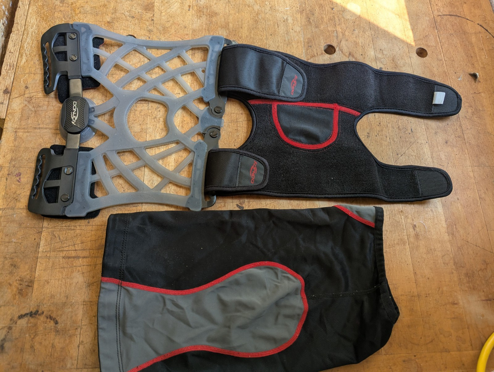 DonJoy OA Reaction WEB Knee Brace Medial Right Lateral Left Size XL. (#C2#)